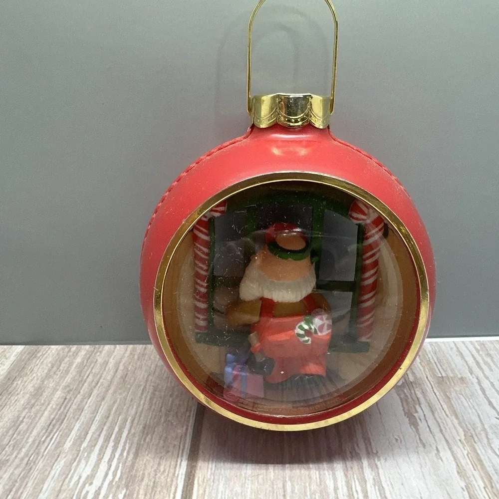 Vintage Hallmark Keepsake Ornament Lighted - Santa's Workshop -‎ 1984 with Box
